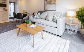 Urban Park Escape 2 Bed 2 Bath W/Carpark